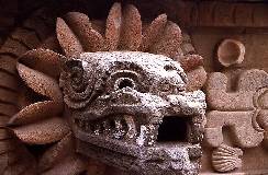 Detail aus der Pyramide des Quetzalcoatl