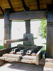 Alte Weinpresse im Weingut Morgenhof