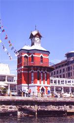 Der Uhrturm an der Victoria & Alfred Waterfront