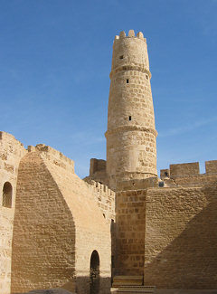 Der Turm des Ribat