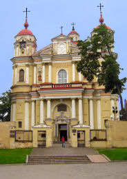 Schlichtes Äußeres der Peter-und-Paul-Kirche