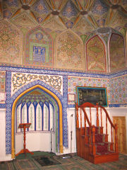 Inneres der Bolo-Hauz-Moschee