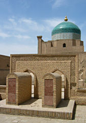 Gräber im Umfeld des 'Mausoleums des Ringers'