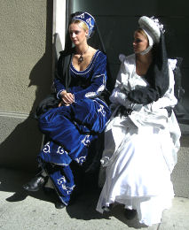 Mittelalterliche Trachten beim Trüffelfest in Alba