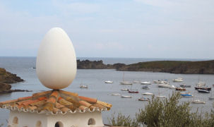 Blick auf die Bucht von Cadaques von Dalís Terrasse aus
