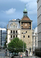 Uhrturm in Genf