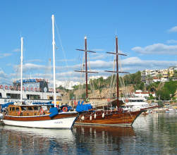 Hafen von Antalya im Morgenlicht