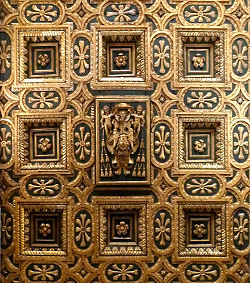 Prachtvolle Decke der Kathedrale von Melfi