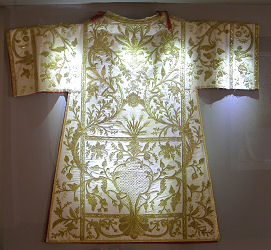 Prächtiger Ornat im Diözesanmuseum von Tropea