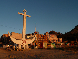 Wallfahrtsort Copacabana am Titicaca-See im milden Abendlicht