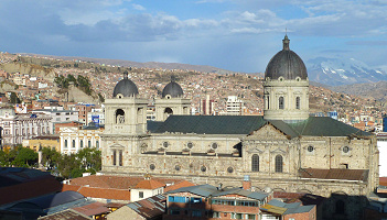 Nachmittäglicher Blick auf die Kathedrale an der Plaza Murillo