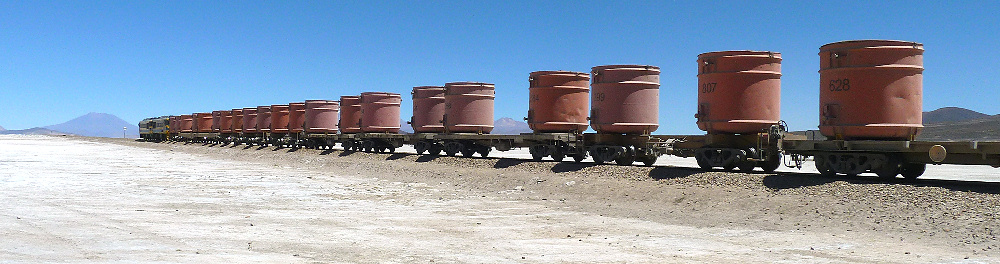 Ein endlos langer Erzzug unterbricht unser idylliches Mittagspäuschen in the middle of nowhere