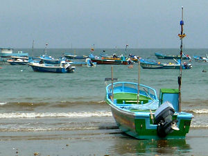Ausflugsboote in der Bucht von Puerto López