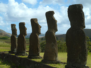 Die Moai des Ahu Akivi blicken stoisch in die Ferne