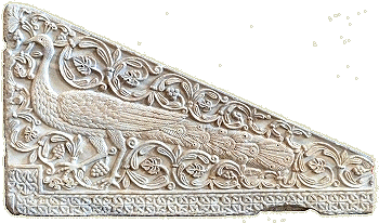 Im Museumskomplex Santa Giulia: Pfau in Stein aus der Zeit der Langobarden (8. Jhdt.n.Chr.)