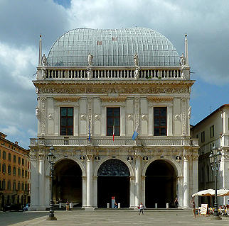 Palazzo della Loggia aus dem 15. Jahrhundert