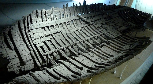 Das 300 vor Christus gesunkene Schiff gilt als das am besten erhaltene antike Schiff im Levantischen Meer - seine Nachbildung ziert die zypriotischen 10, 20 und 50 Cent Euromünzen