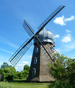 'Behelmte' Windmühle auf Öland