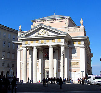 Der neoklassizistische Bau der Handelskammer von Friaul Venetien in Triest