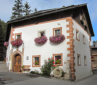 Bestens erhaltenes, schmuckes Haus an Mauterndorfs Hauptstraße