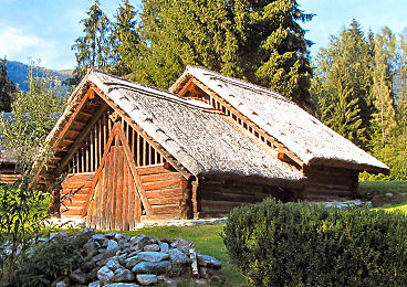 Nachgebaute Hütte im Keltendorf am Stoanabichl