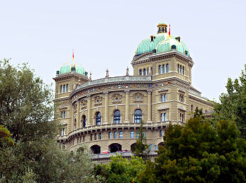 Schweizer Bundeshaus gesehen von der Kirchenfeldbrücke
