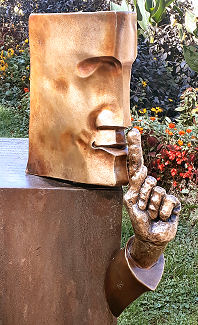 Skulptur 'Ruhe bitte' im Kurpark Bad Hall