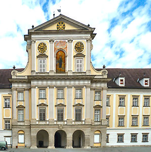 Eingang zum Stift Kremsmünster