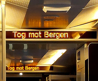 Zuganzeige 'Tog mot Bergen' = 'Zug nach Bergen'