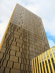 Goldglänzende Fassade der Erweiterungsbauten des Europäischen Gerichtshofs