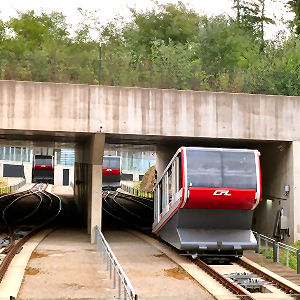 Die luxuriös doppelt ausgeführte 200m lange Standseilbahn Pfaffenthal-Kirchberg von Garaventa