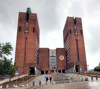 Rückseite des Osloer Rathauses - immer noch bei schlechtem Wetter
