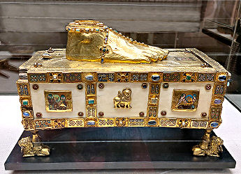 Andreas-Tragaltar ('Egbert-Schrein') mit der Reliquie der Sohle des Apostels Andreas im Domschatz von Trier