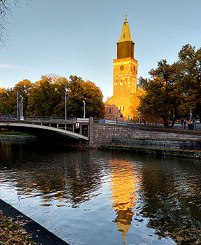 Dom von Turku im Abendlicht