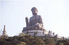 Bronzebuddha beim Po-Lin-Tempel
