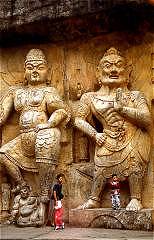 Im Skulpturenpark beim Tempel des Seelenfriedens