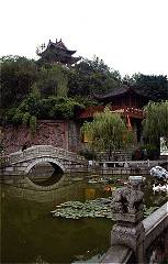 Im Park beim Turm des gelben Kranichs