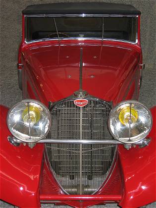 Ein Oldtimer im Automobilmuseum in Mulhouse