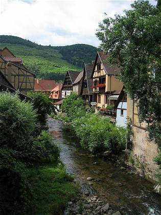 Dieser kleine Bach flie&szlig;t durch Ribeauvill&egrave;