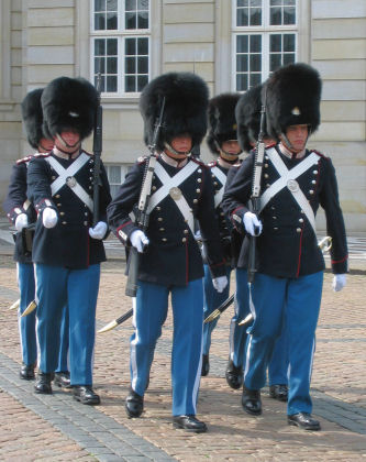 Wachabl�se vor Schlo� Amalienborg 