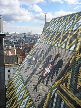 Symbole am Dach des Stefansdoms