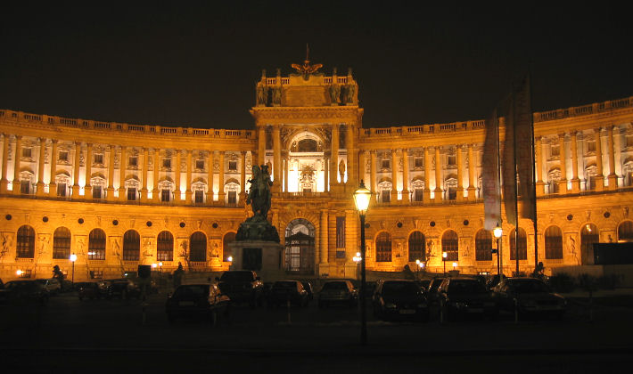 Die Hofburg bei Nacht